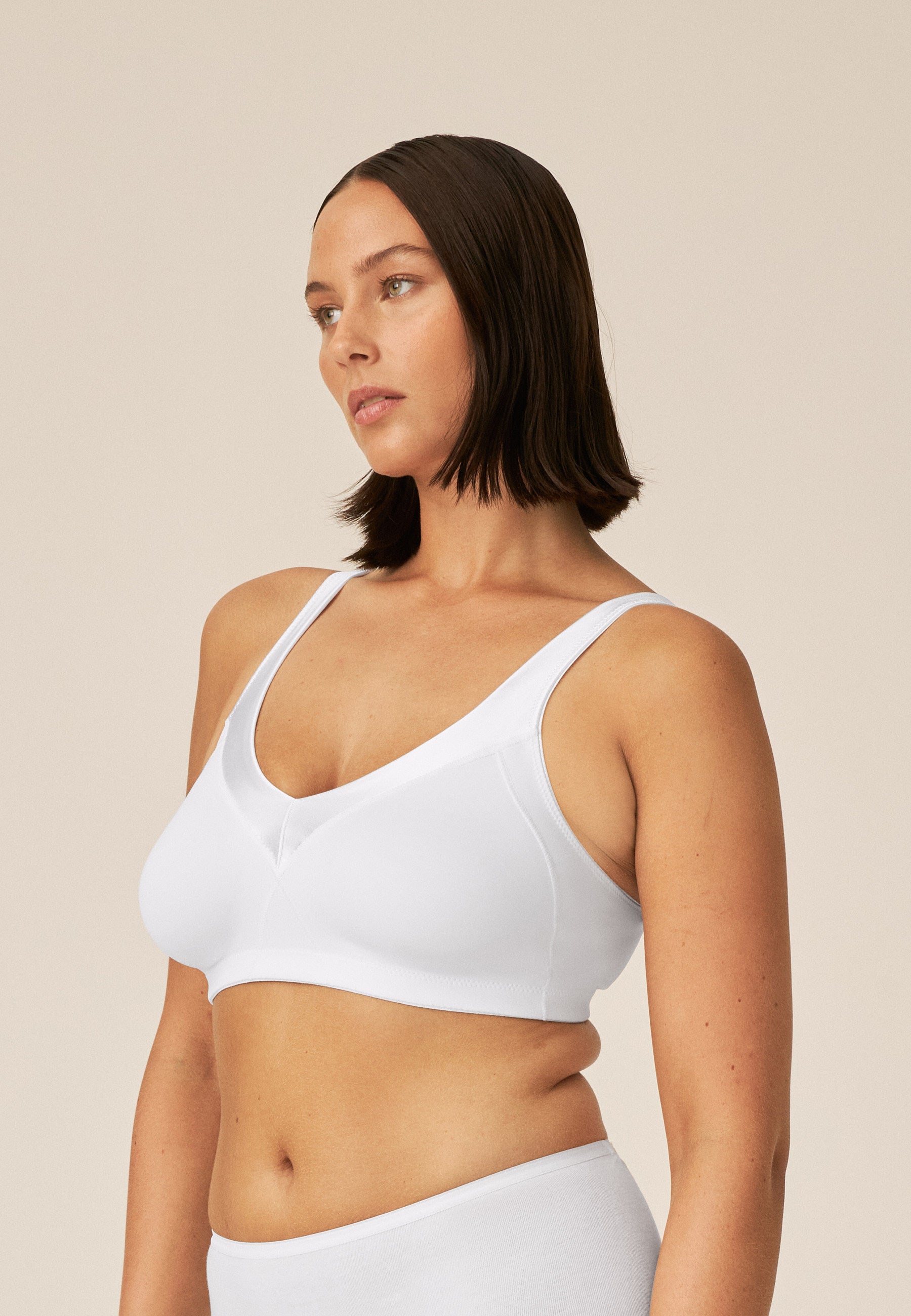 Minimizer Soft Bra with Glossy Band - White