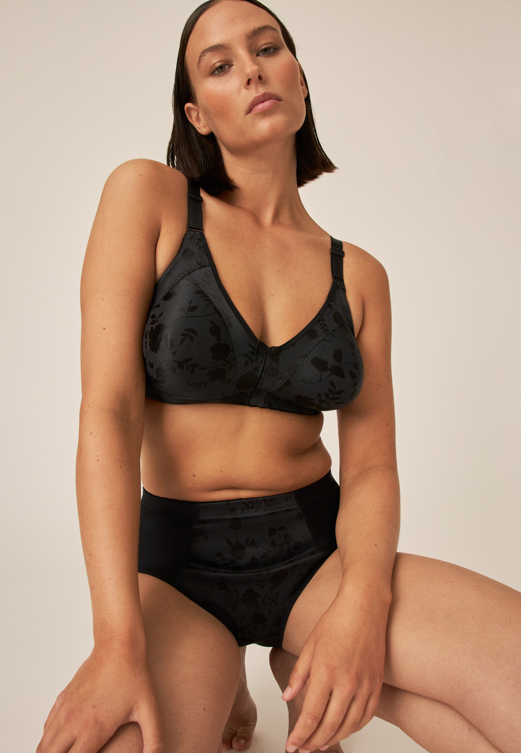 LARGE CUP Wireless FLORAL Bra With Wide Straps, Cotton Lined Soft Cup Black  European Minimizer Bra, Plus Size Stretch Lace Bra, Gift for Her -   Sweden