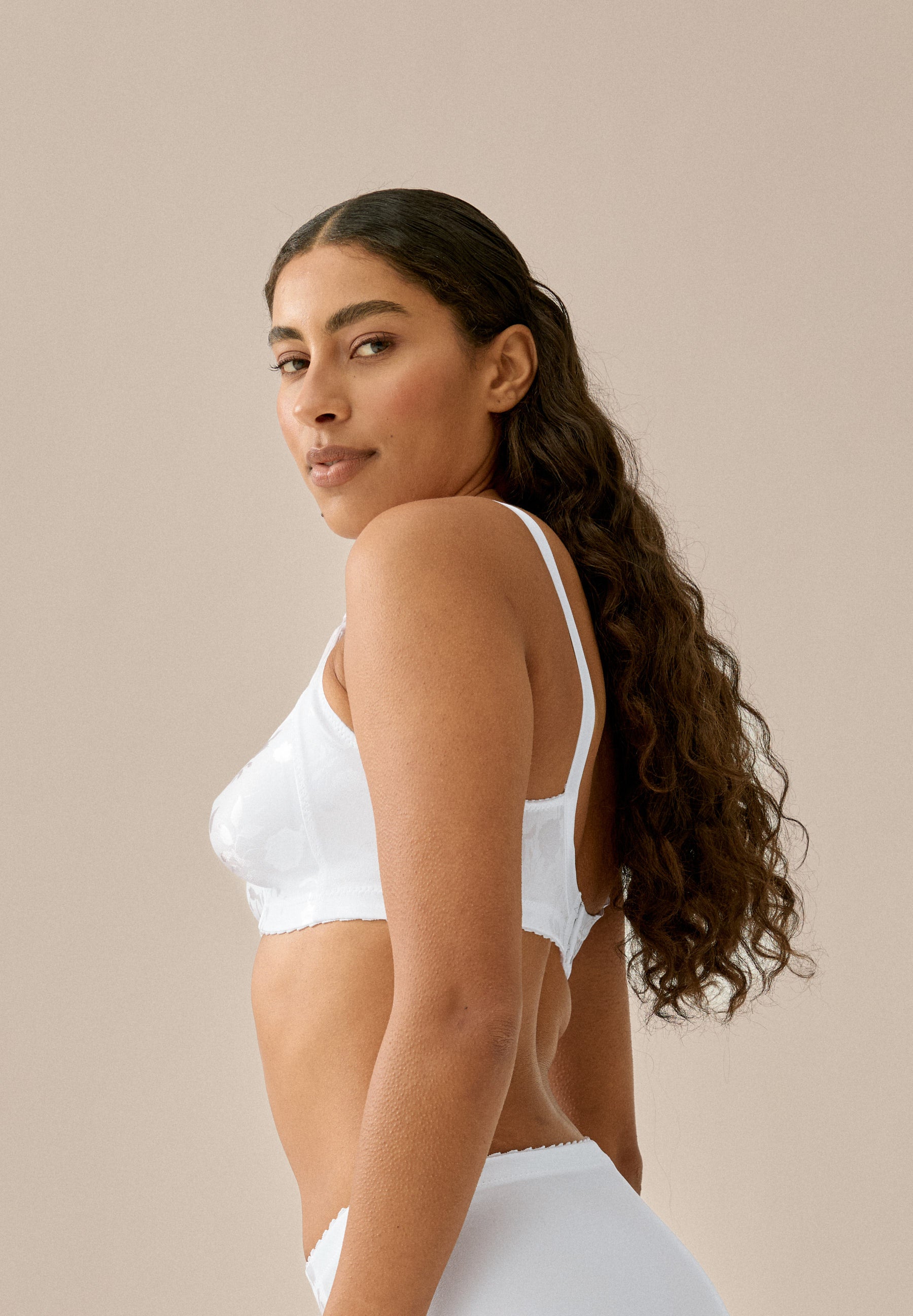 Minimizer Soft Bra in Flower Pattern - White