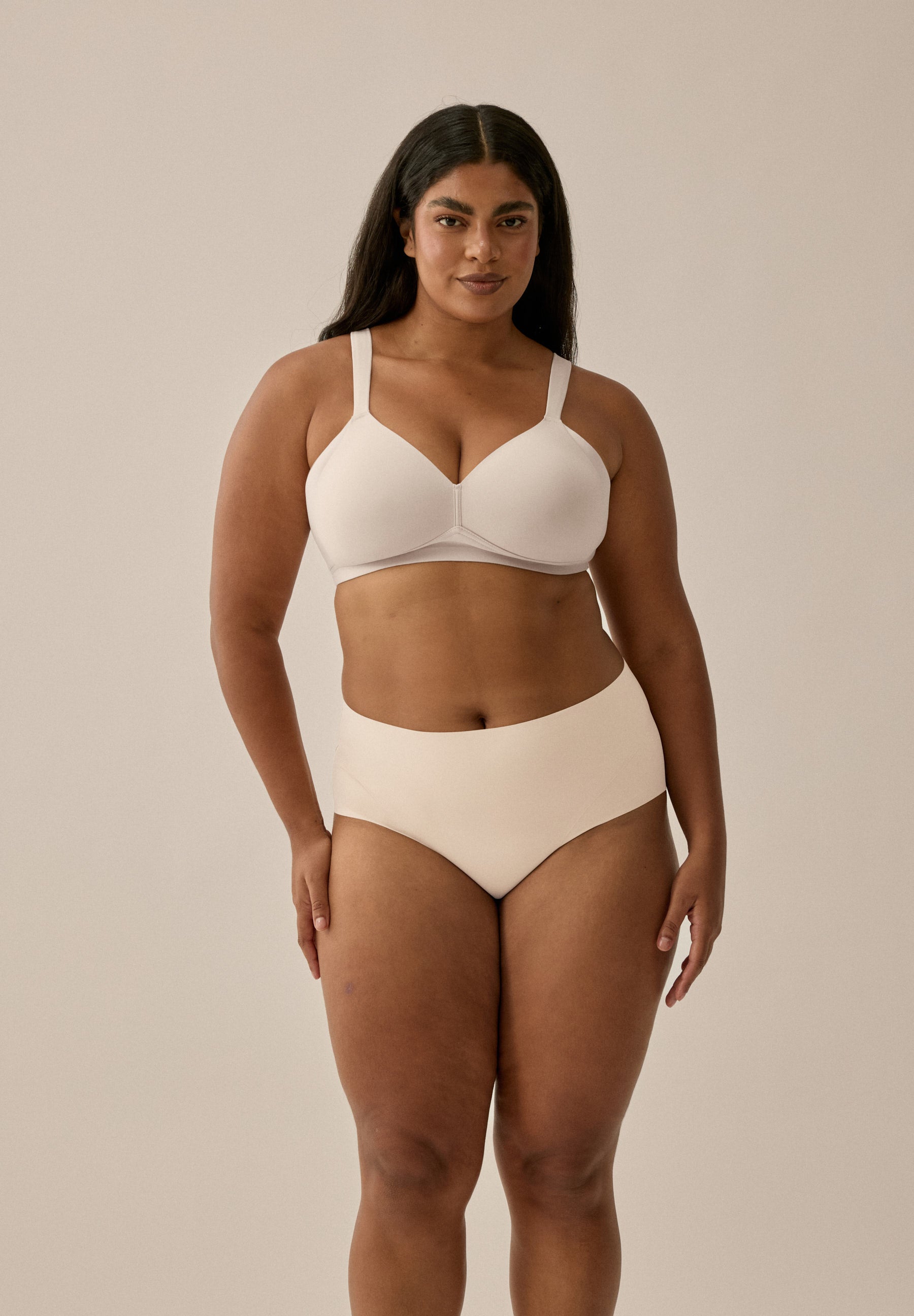 Sujetador suave Side Smoother con tirantes acolchados – Beige Claro
