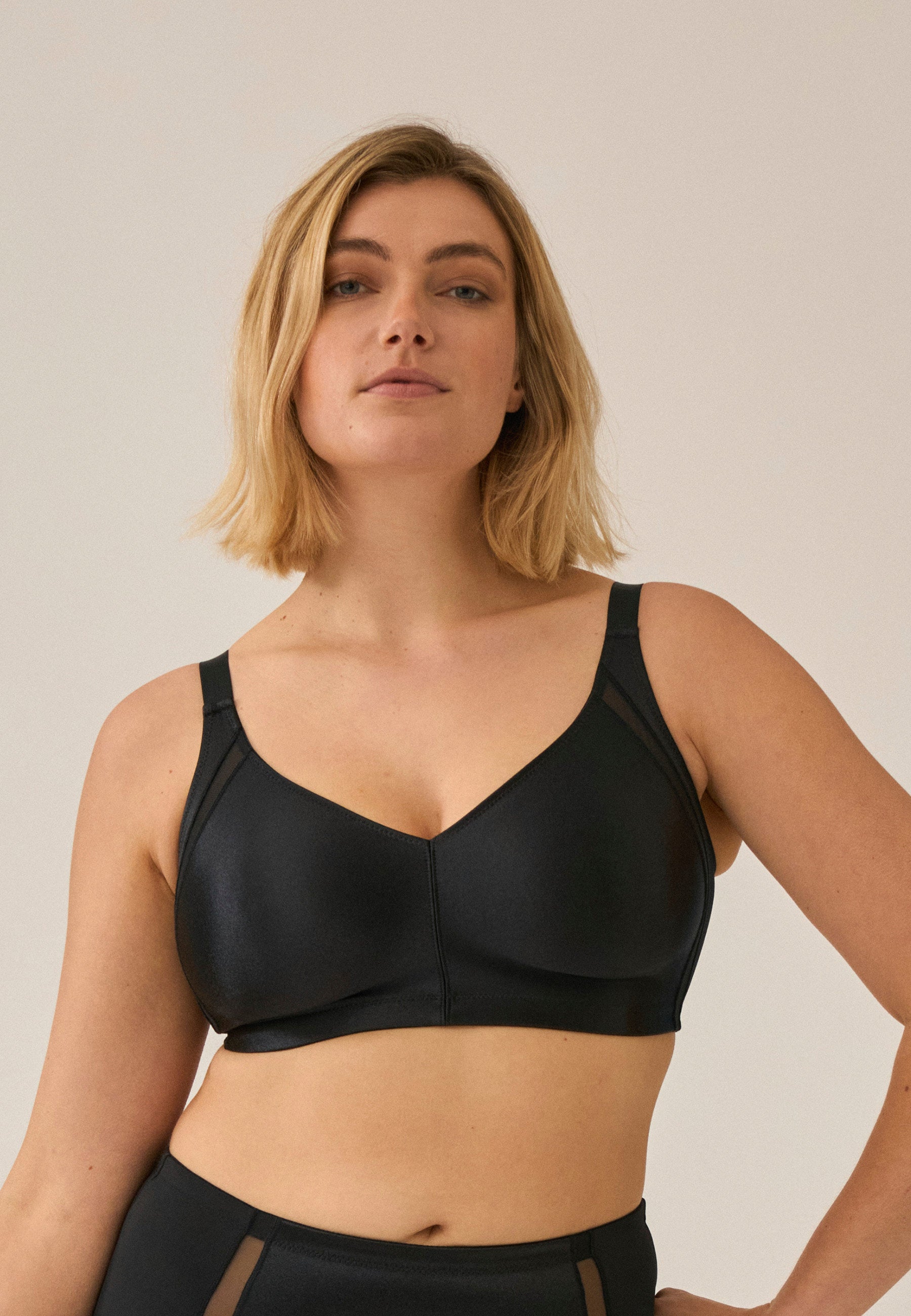 Curve Hugger - Soft Bra - Black