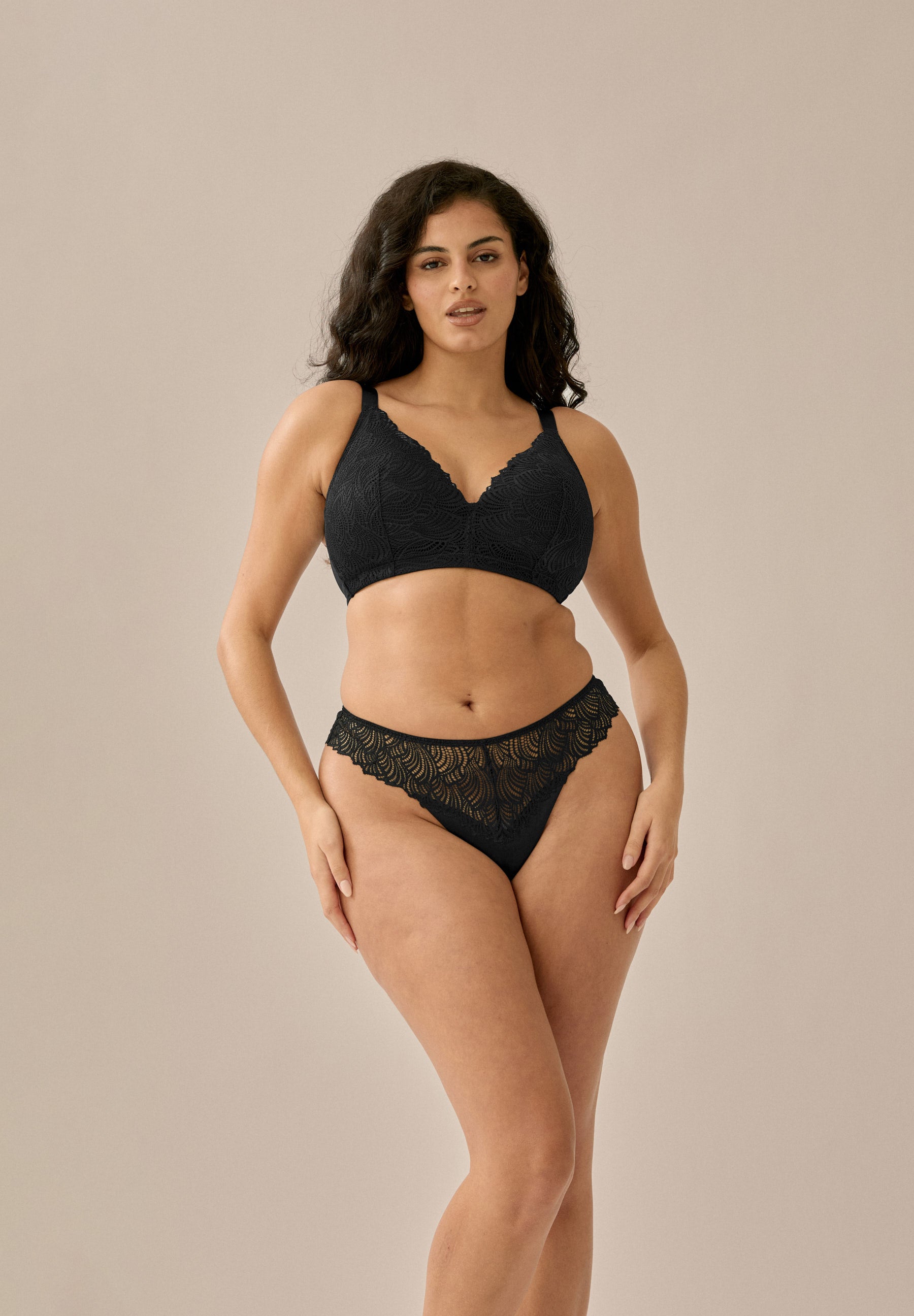 Sujetador de copa suave y encaje - Negro
