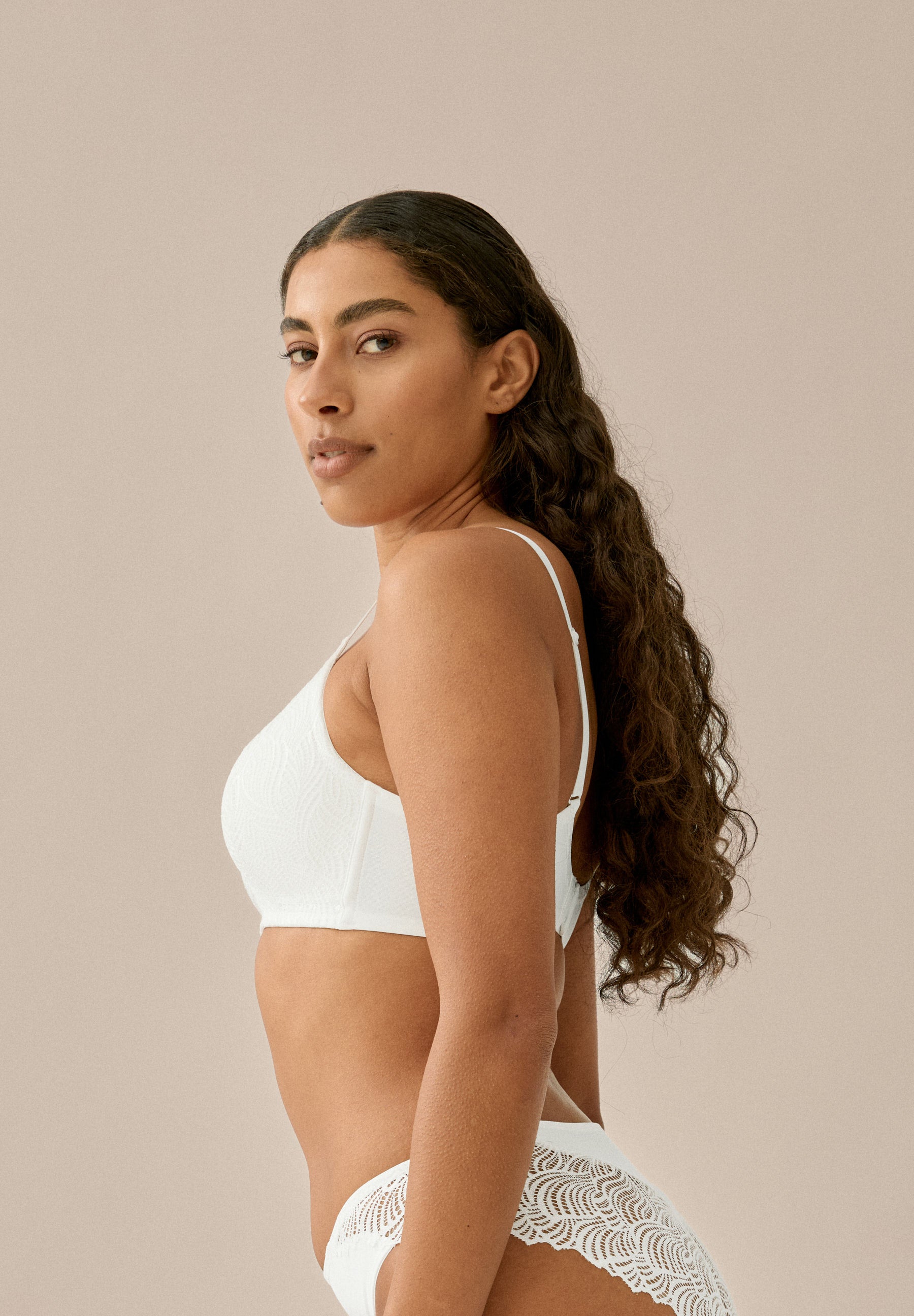 Sujetador suave con copa y encaje