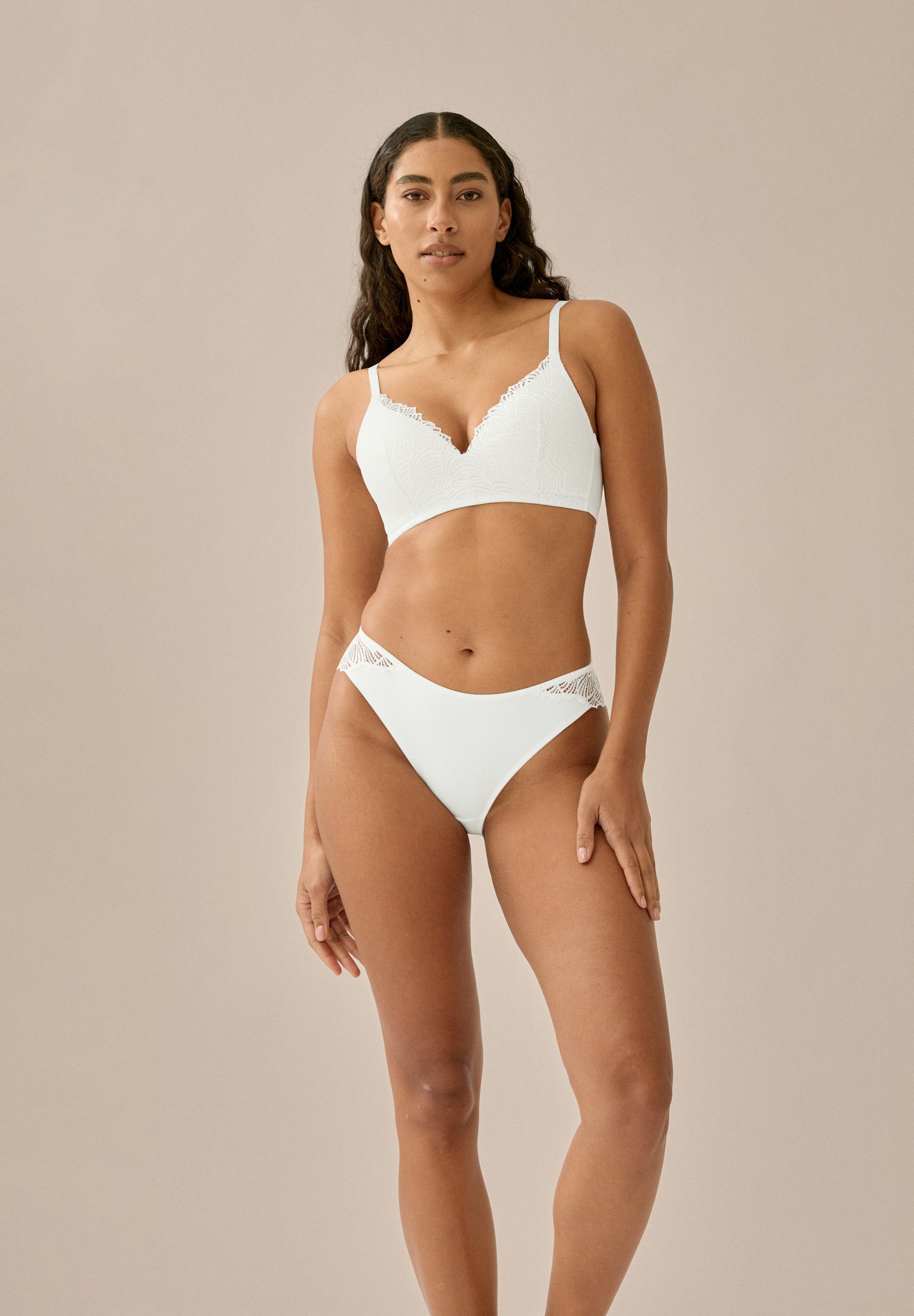 Sujetador suave con copa y encaje