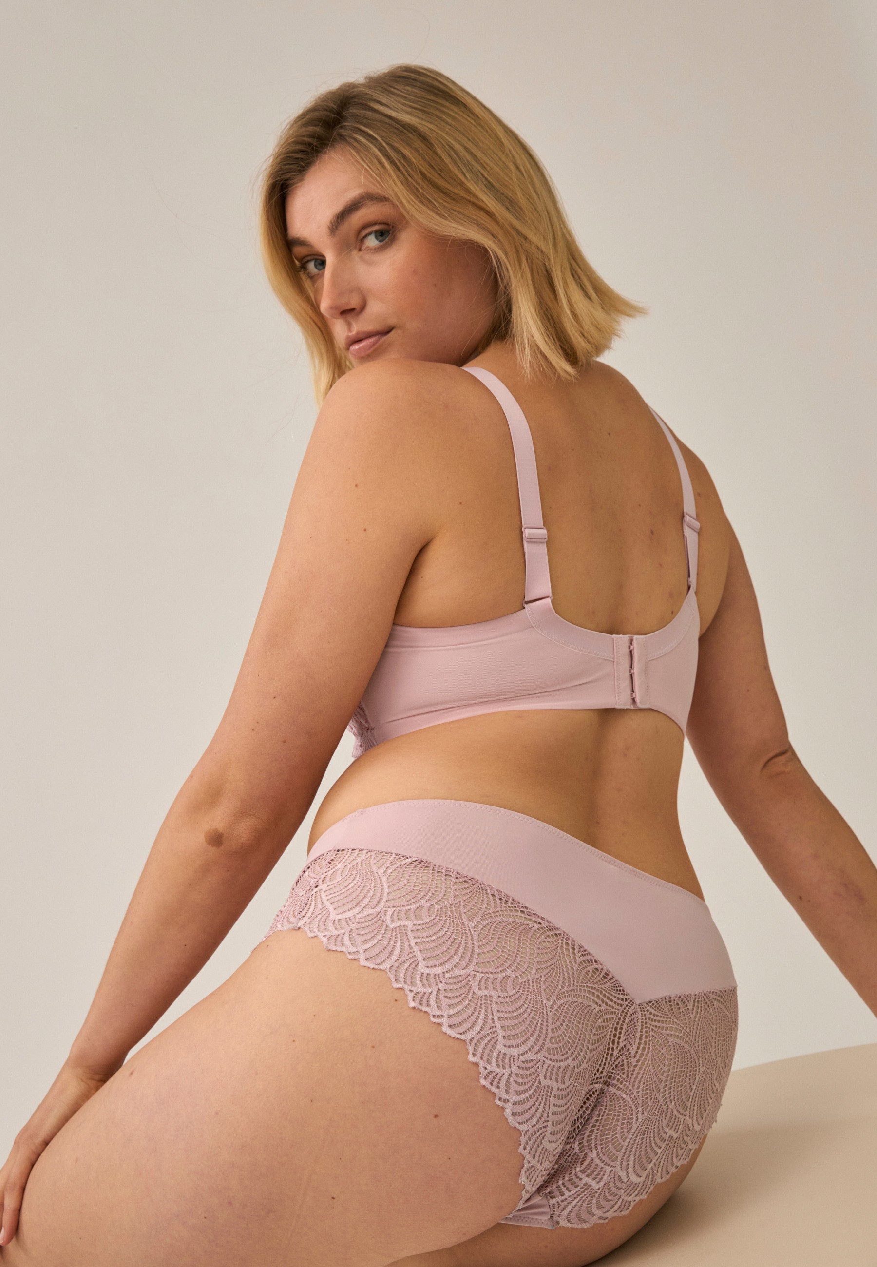 Soft Bra with Padding and Lace - Pink Rose