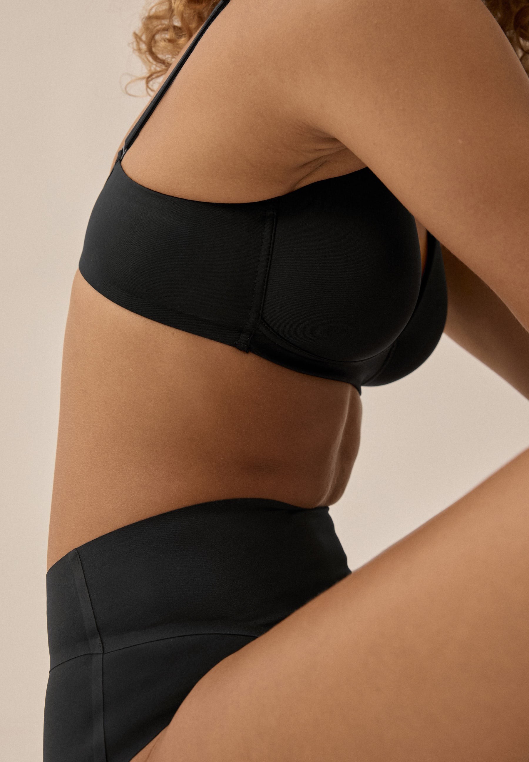 Wireless Soft Bra with Light Padding ‘The Wednesday Light’ – Black