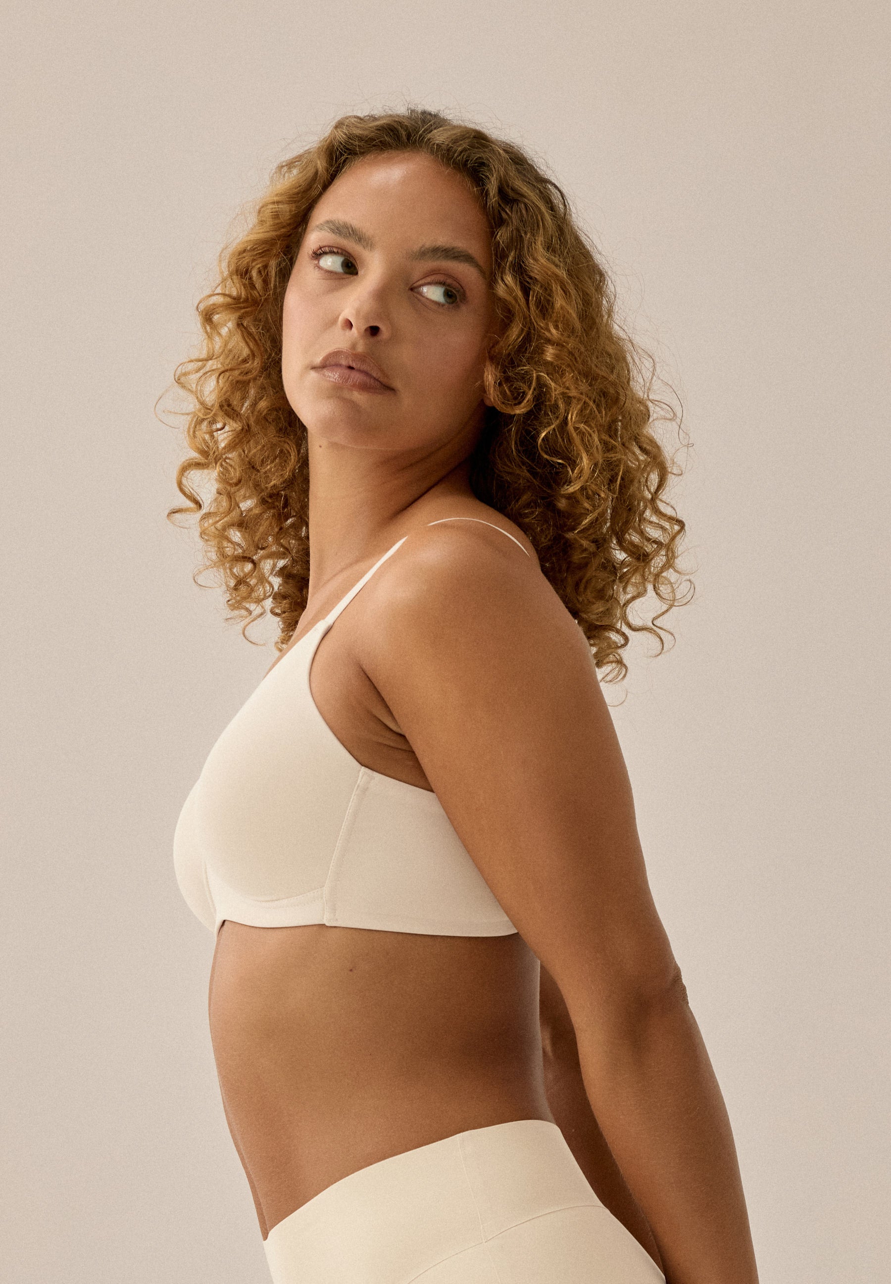 Wireless Soft Bra with Light Padding ‘The Wednesday Light’ – Light Beige