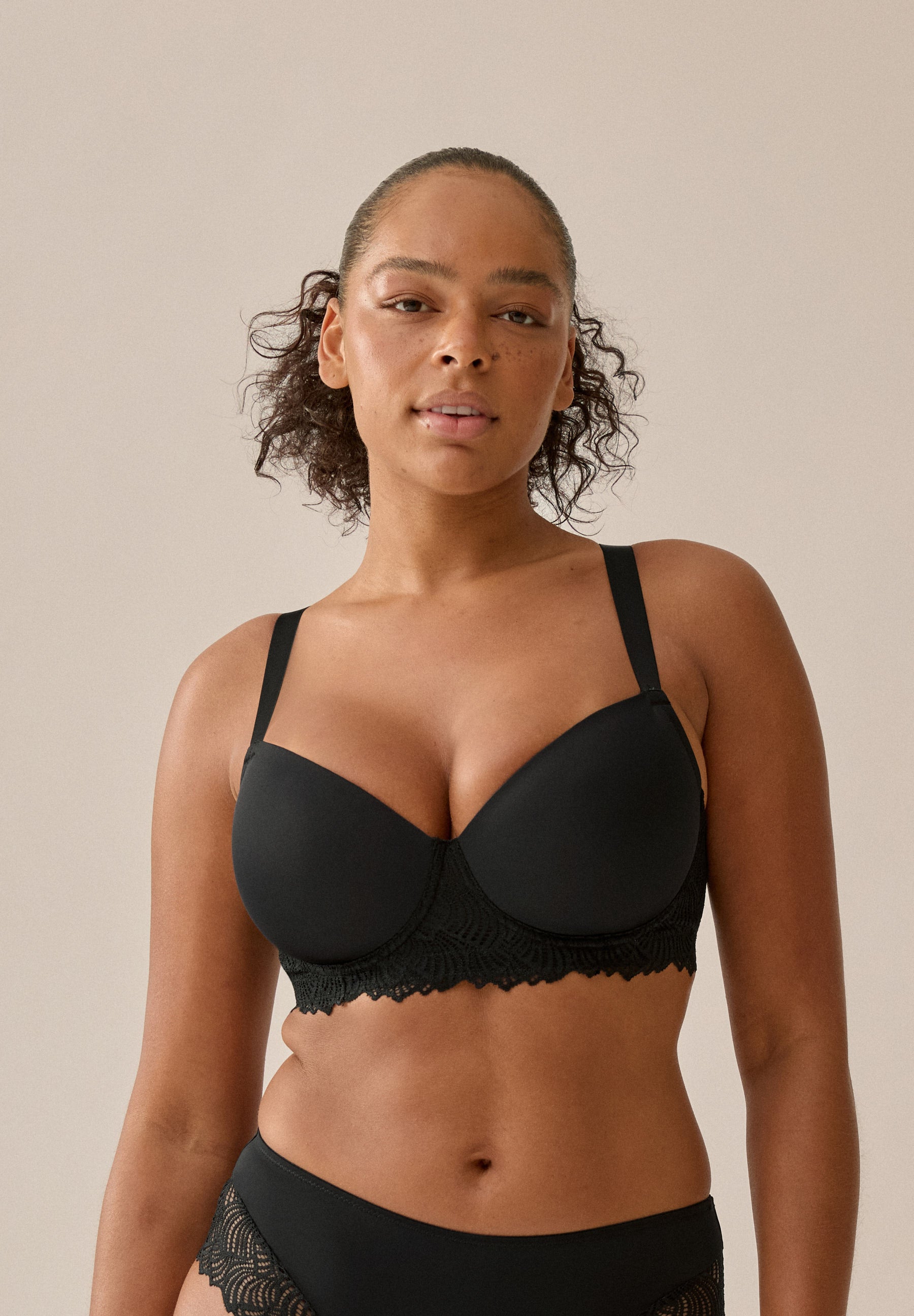 Balconette Bra with Underwire and Lace – Black