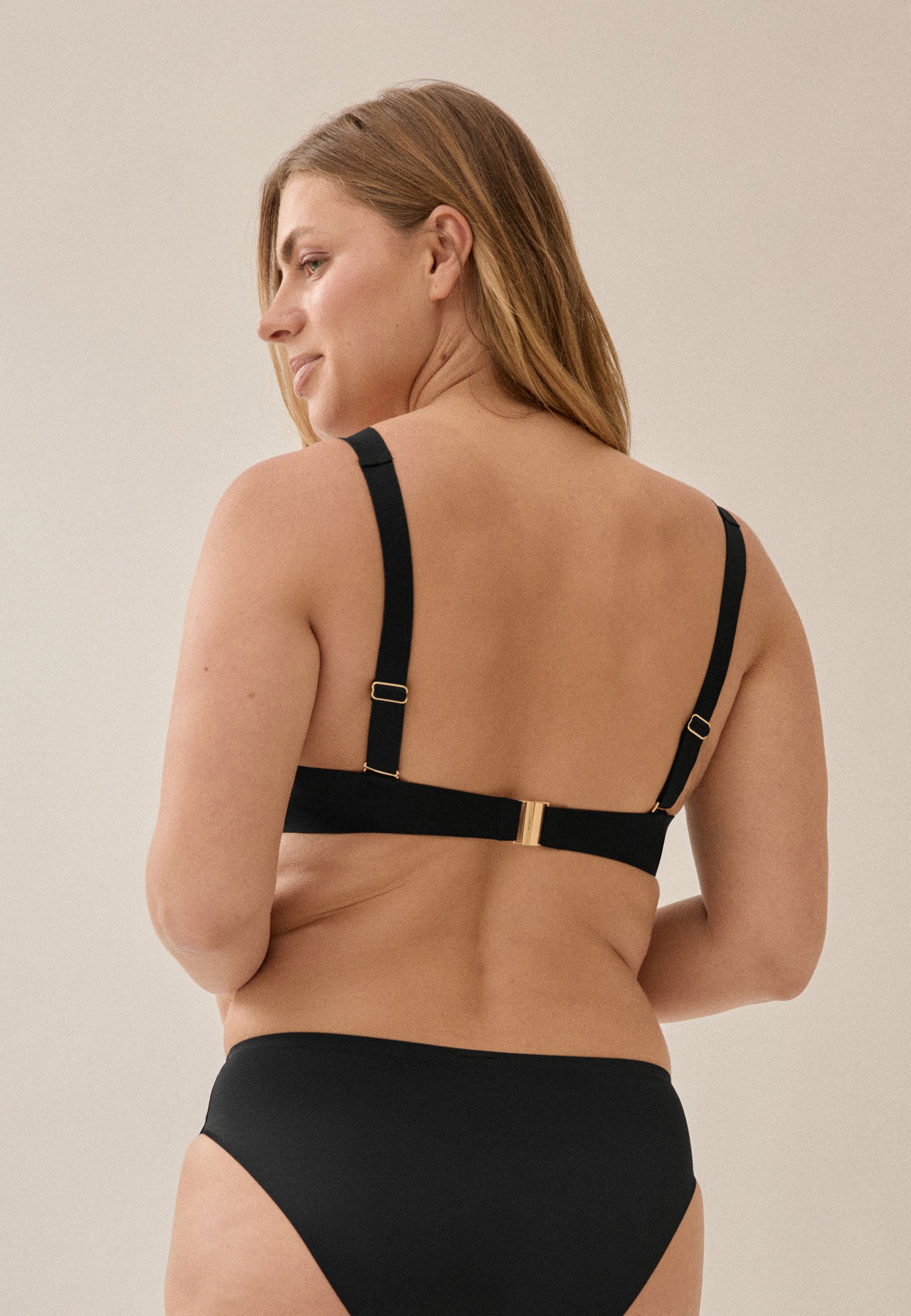 Bustier Bikini Top mit Clean-Cut Trägern und Schale - Schwarz