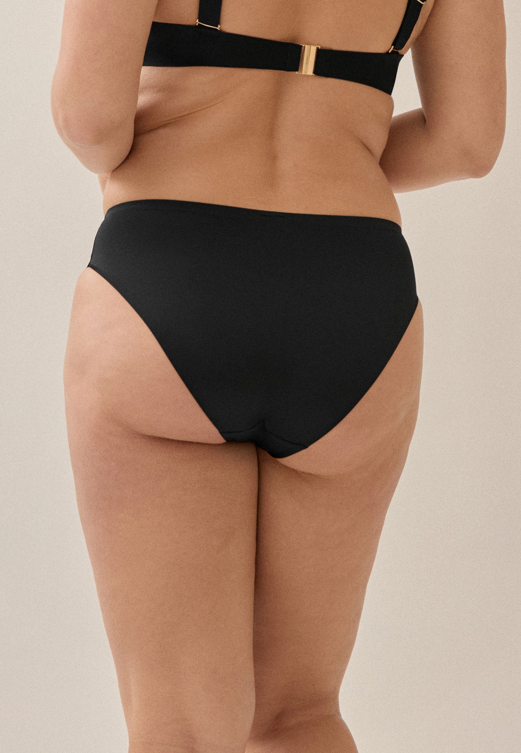 Clean-Cut Hipster Bikinihose - Schwarz