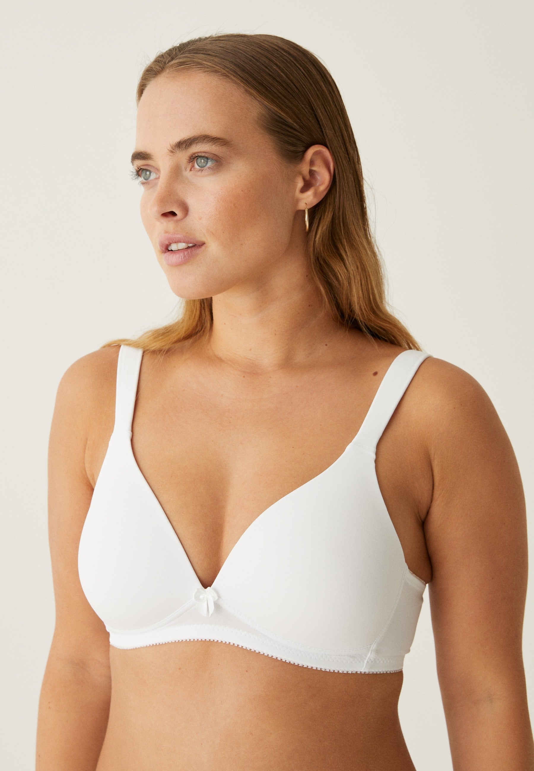 Soft bra with cup and relief straps - White