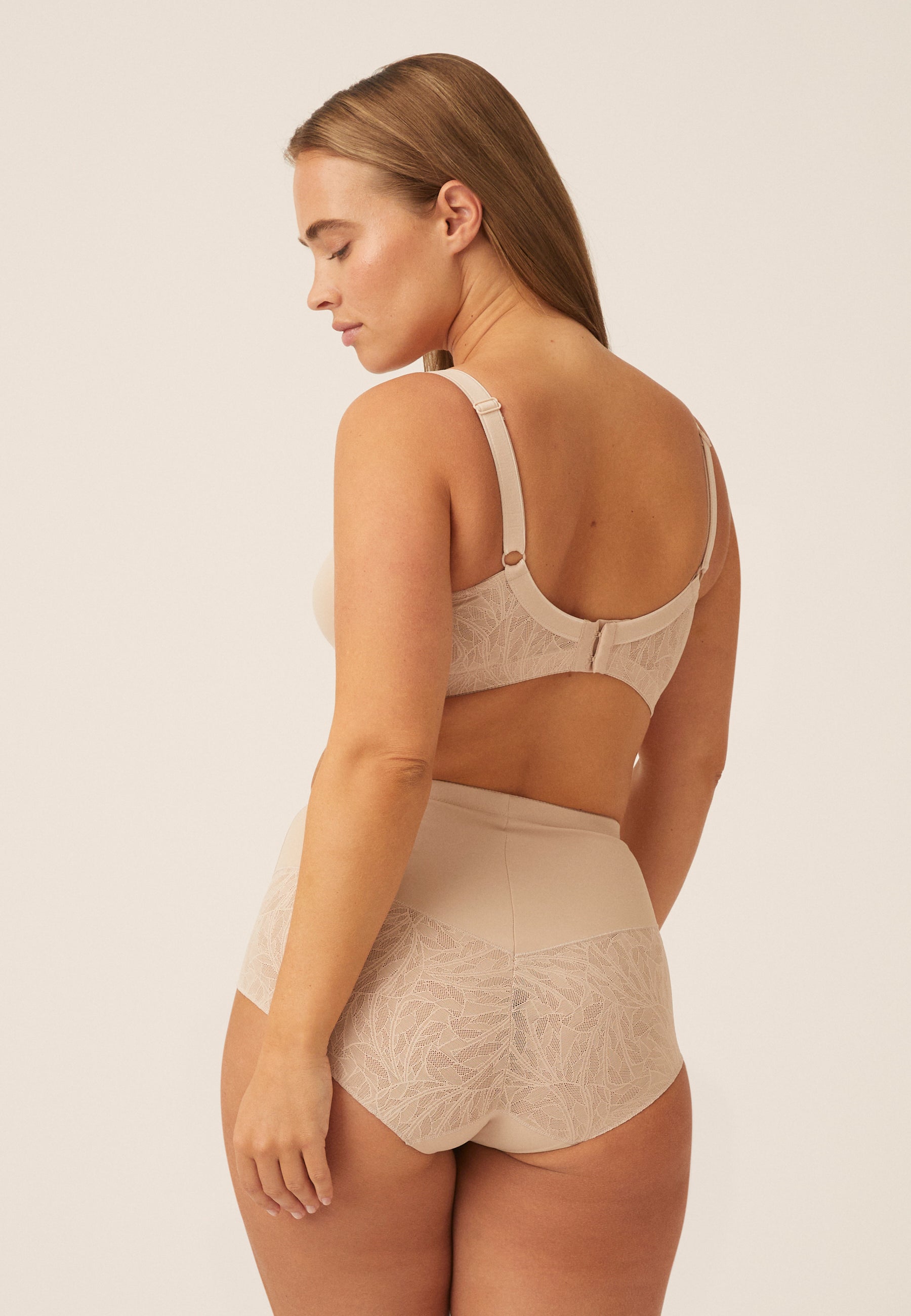 Minimizer and Side Smoother Bra with Lace - Light Beige