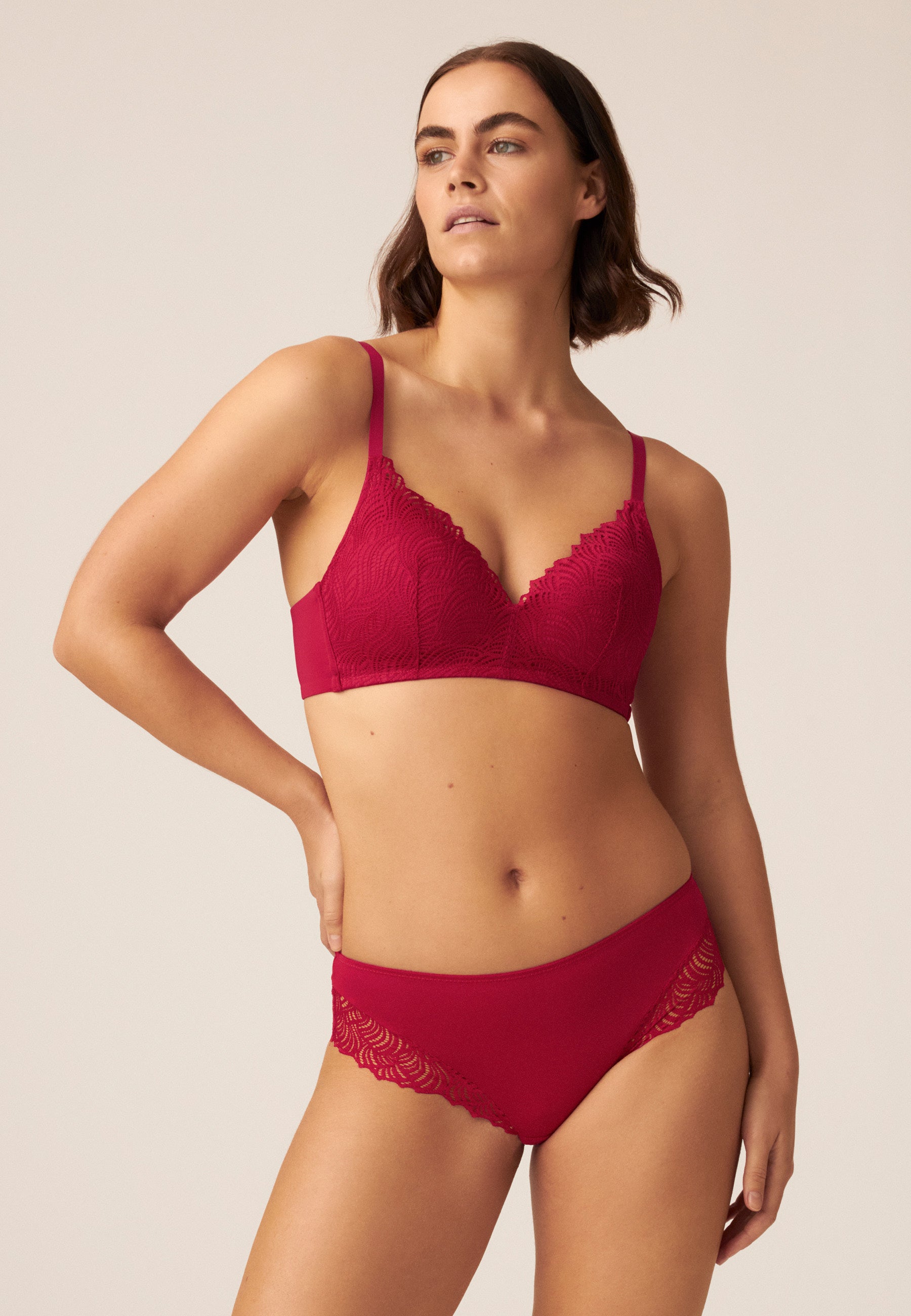 Soft Bra with Cup and Lace - Cassis